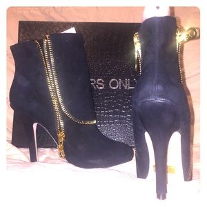 Members Only black boots booties shoes gold zipper